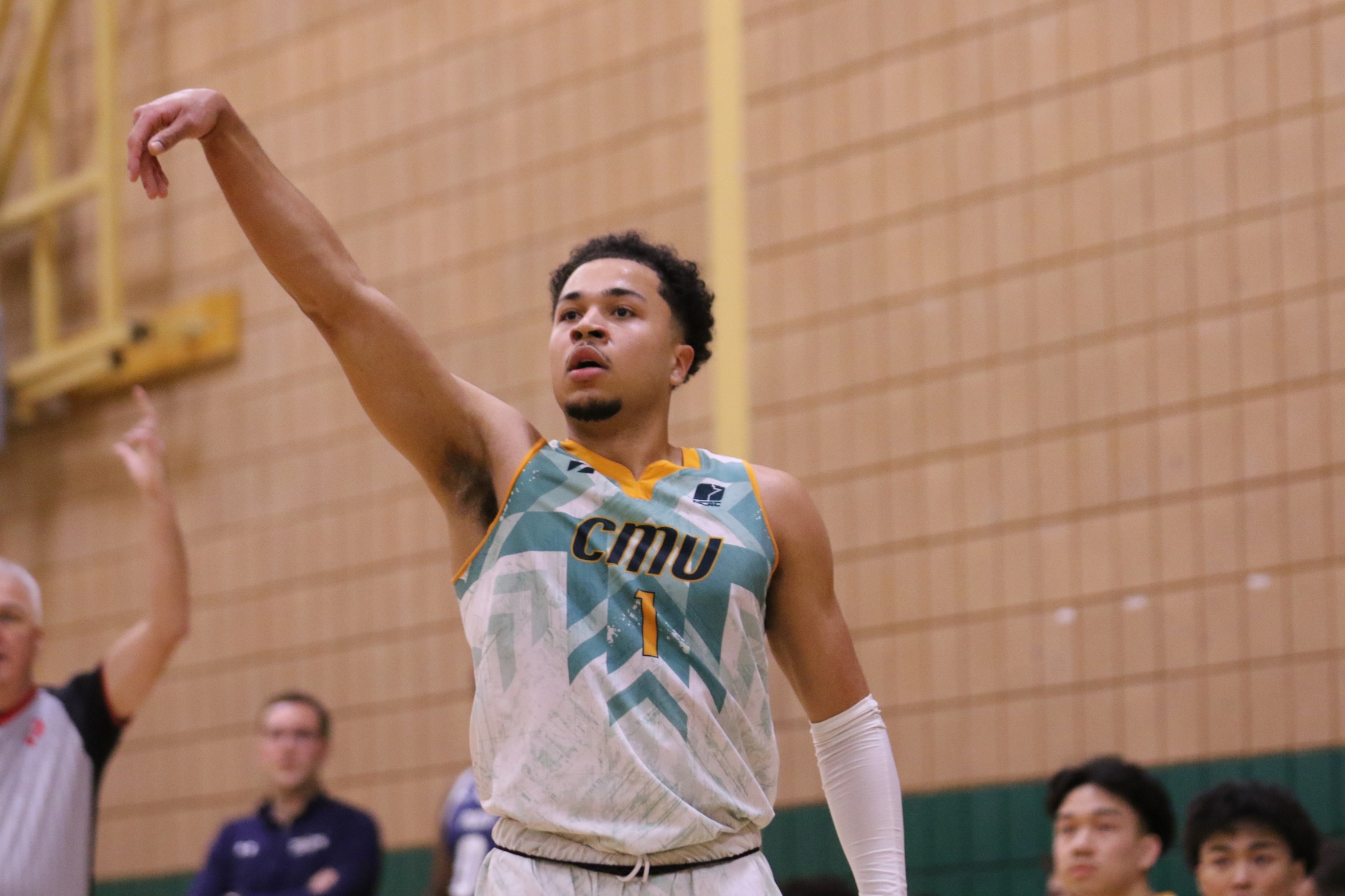 Isaiah Cole, Basketball
